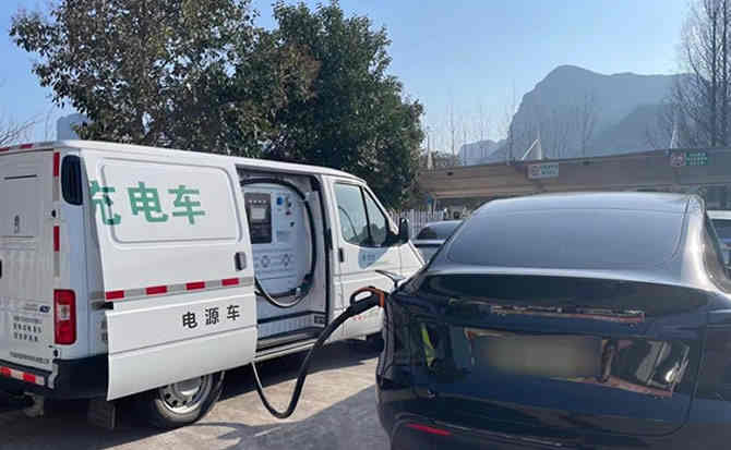 新民汽车搭电